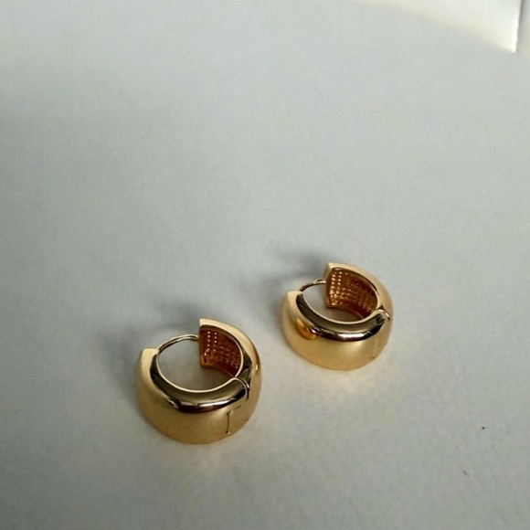 Quince Jewelry - Quince Chunky Gold Hoop Earrings 14k Vermeil